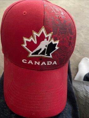 Nike Red Canada Leaf Patch Baseball Cap
